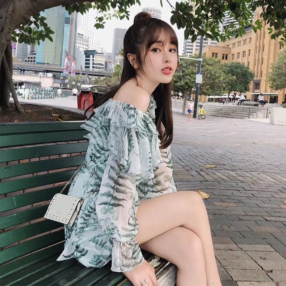 Off Shoulder Chiffon Jumpsuit Short Leaf patterned - Picture 2 of 7